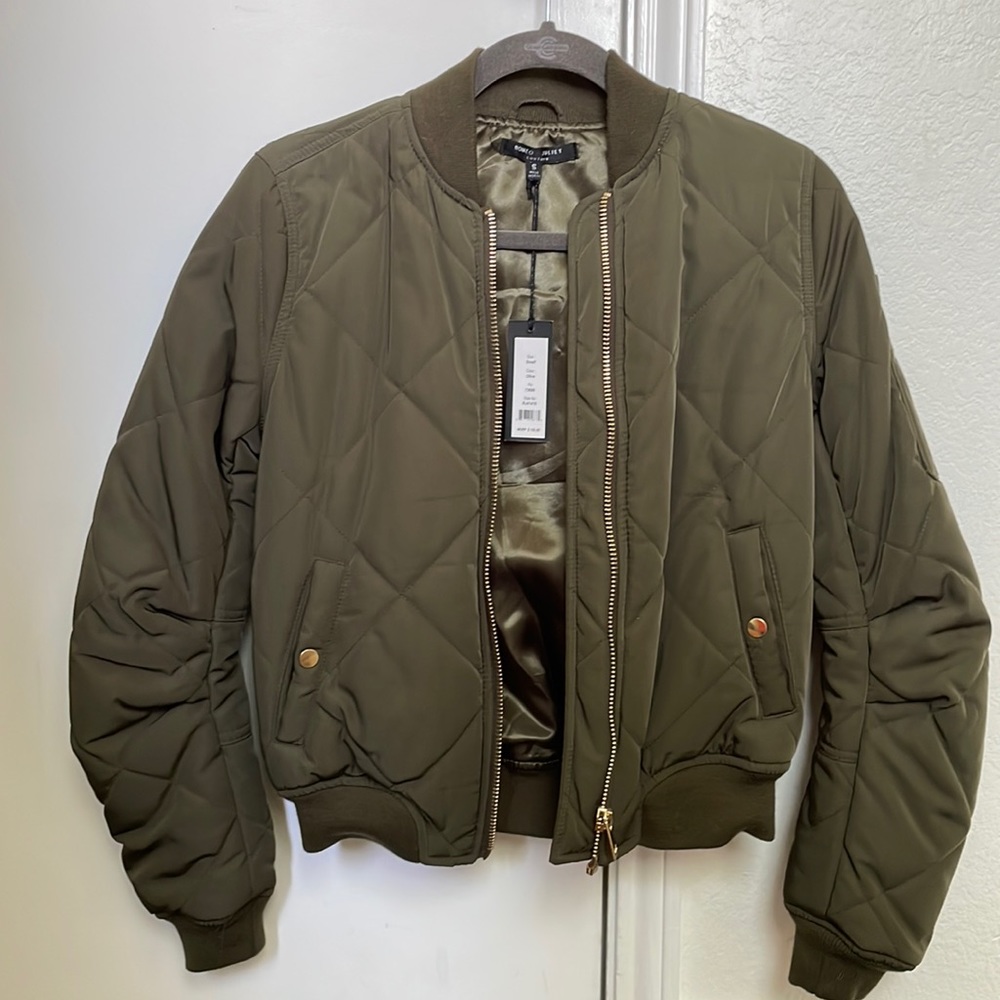 Romeo & Juliet Women’s light puffer satin bomber jacket